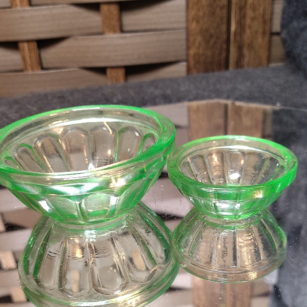 Vintage Elegant Green Depression Glass Mini Bowl Set